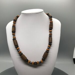 Gorgeous Wooden Beaded Necklace 18” NWOT